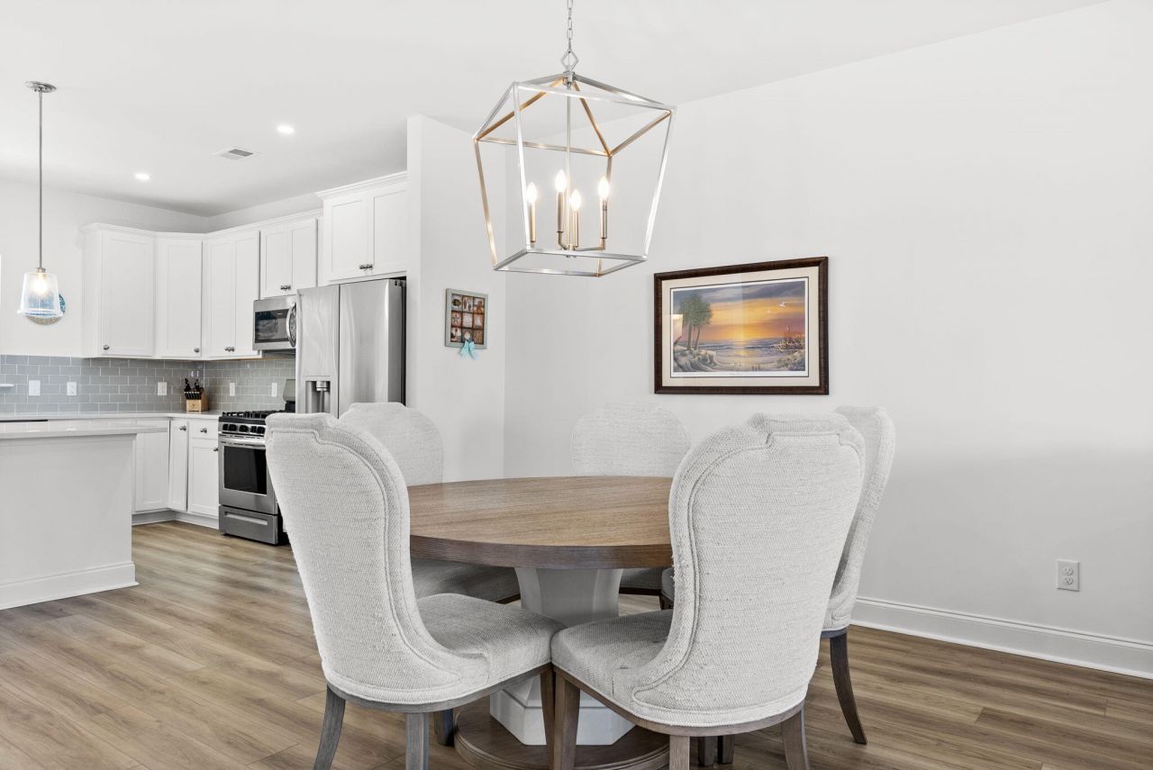 635 N Laurel Street Photo 17