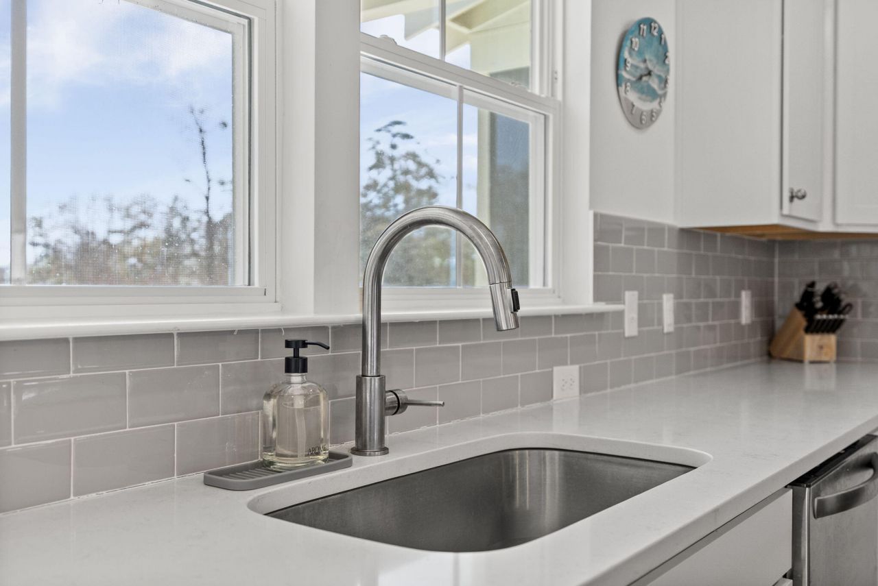 635 N Laurel Street Photo 22