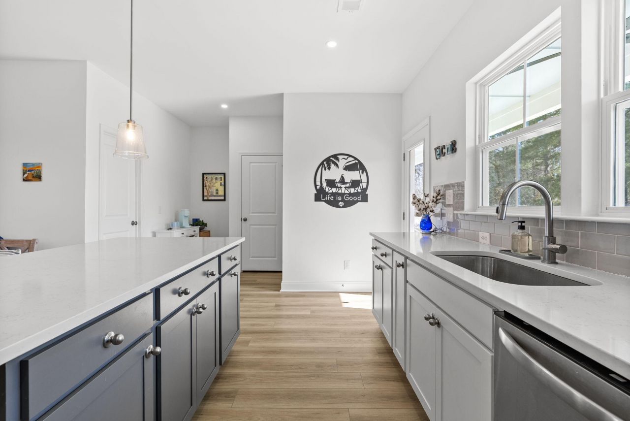 635 N Laurel Street Photo 24