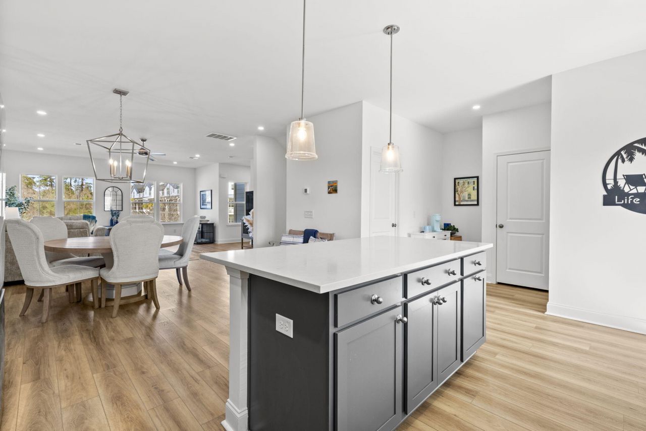 635 N Laurel Street Photo 25