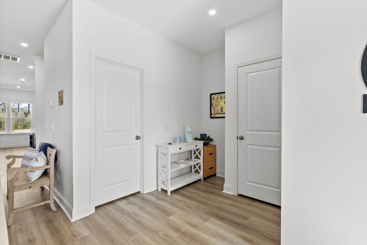 635 N Laurel Street Photo 27