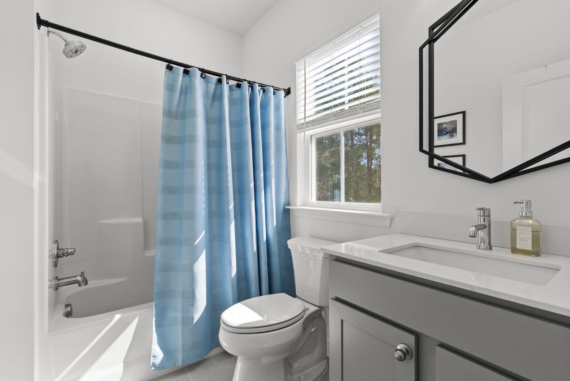 635 N Laurel Street Photo 27