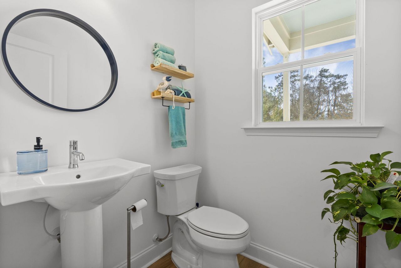 635 N Laurel Street Photo 28