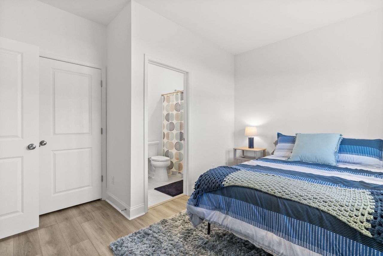 635 N Laurel Street Photo 30