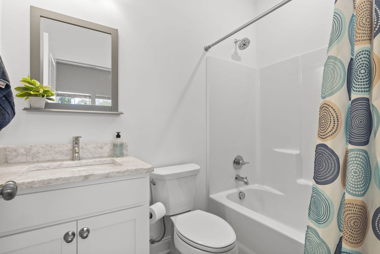 635 N Laurel Street Photo 31