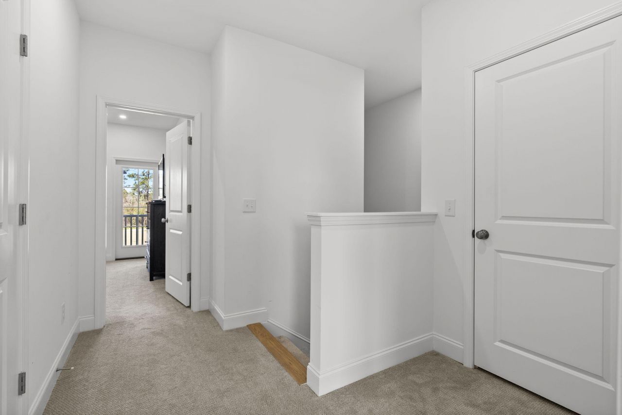 635 N Laurel Street Photo 32