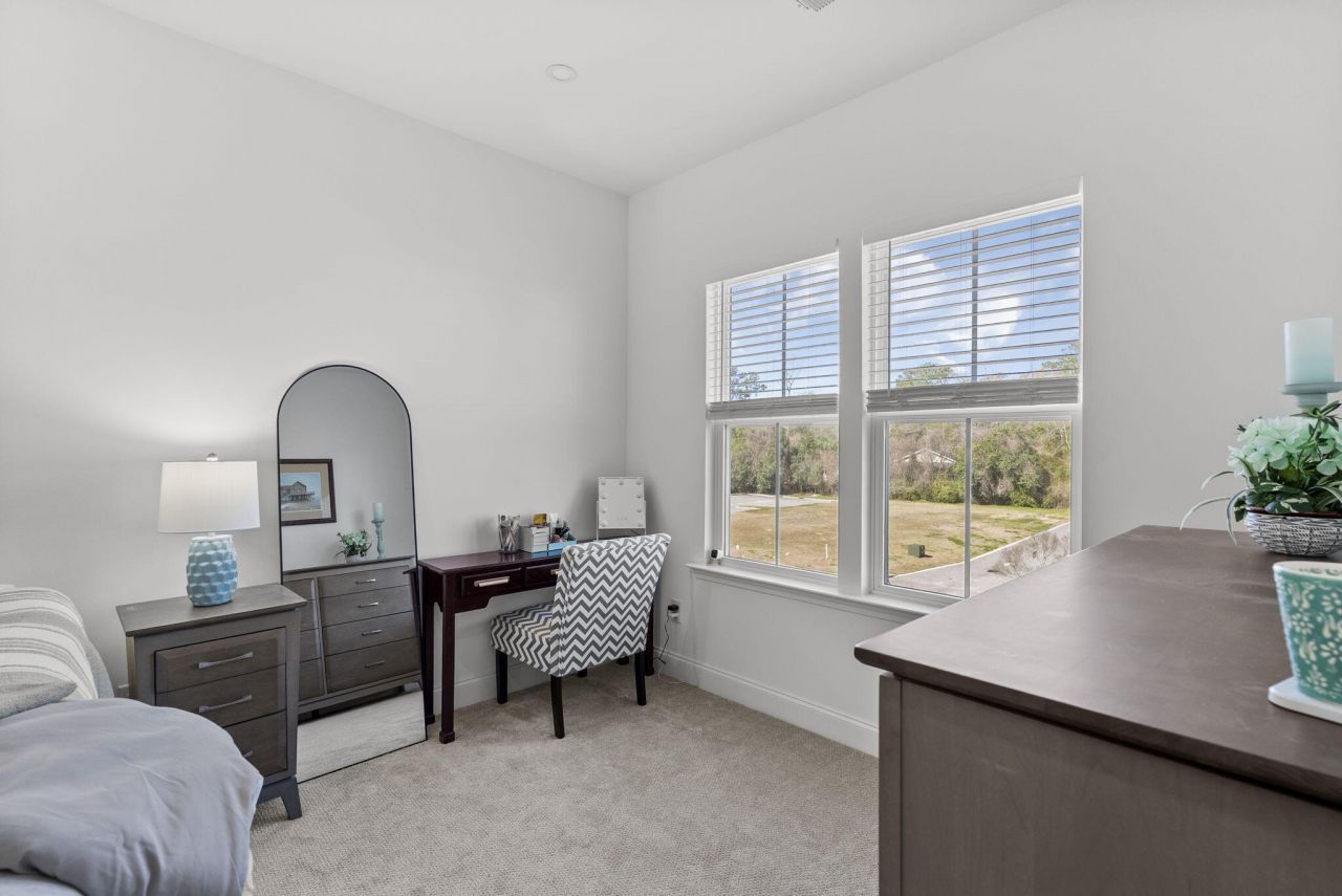 635 N Laurel Street Photo 33