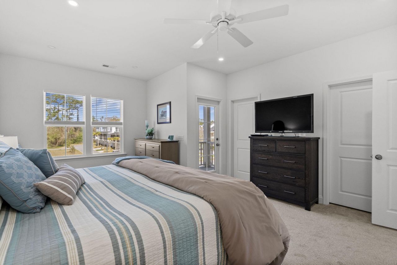 635 N Laurel Street Photo 35