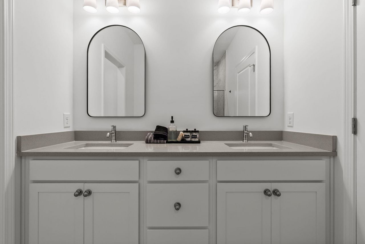 635 N Laurel Street Photo 36