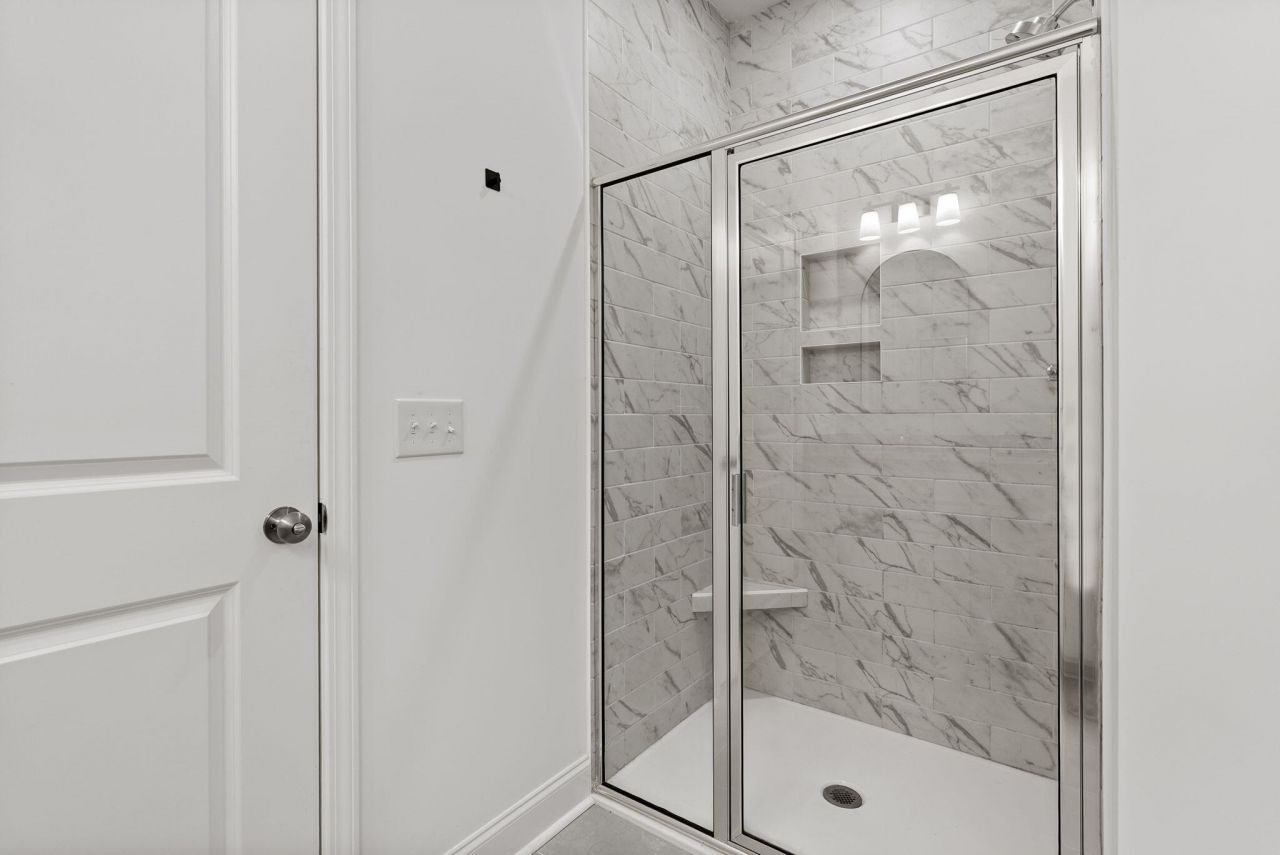 635 N Laurel Street Photo 37