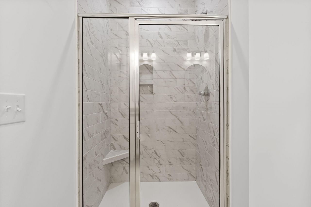 635 N Laurel Street Photo 38