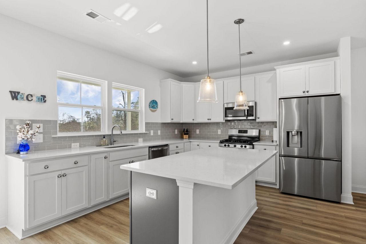 635 N Laurel Street Photo 4