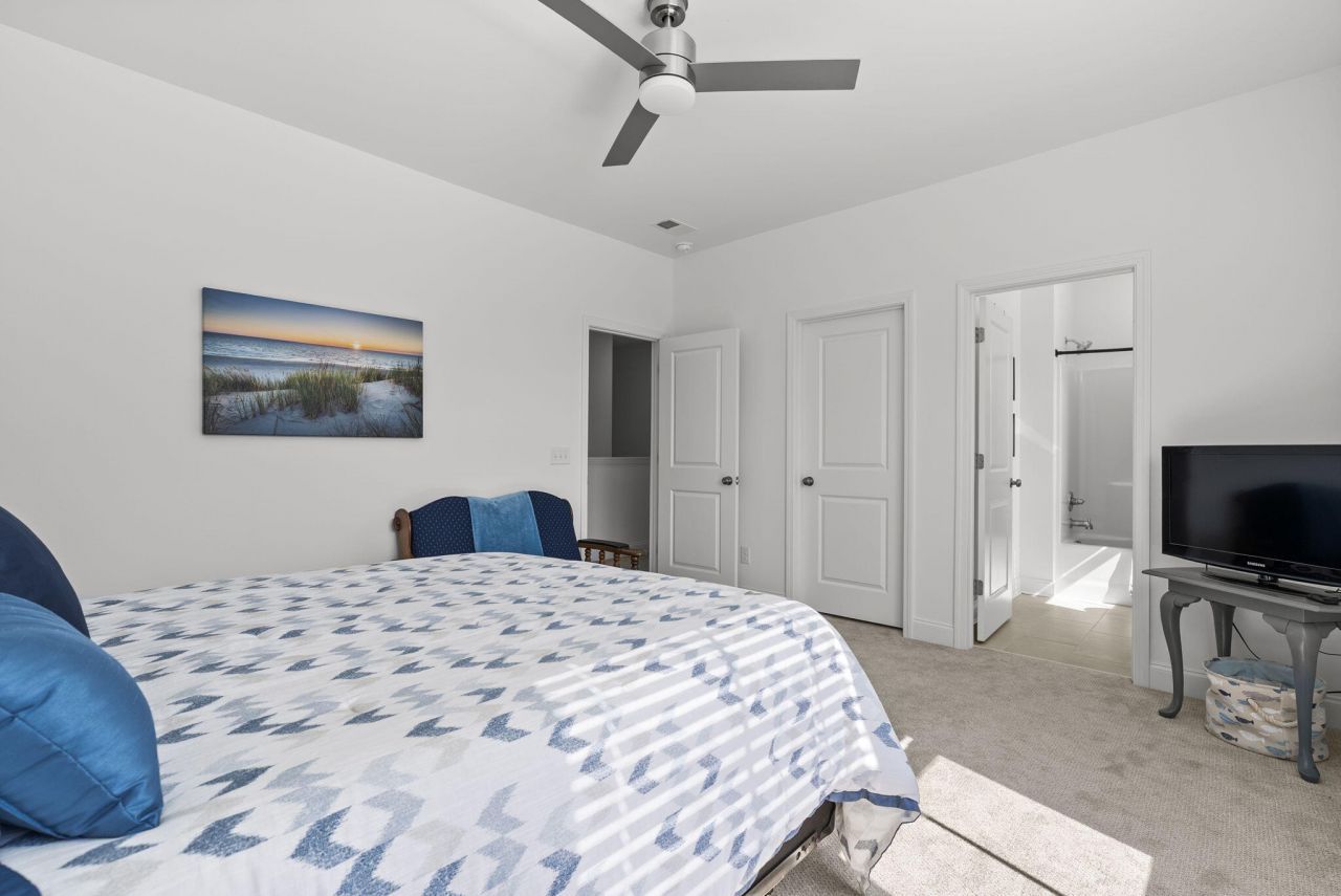 635 N Laurel Street Photo 40