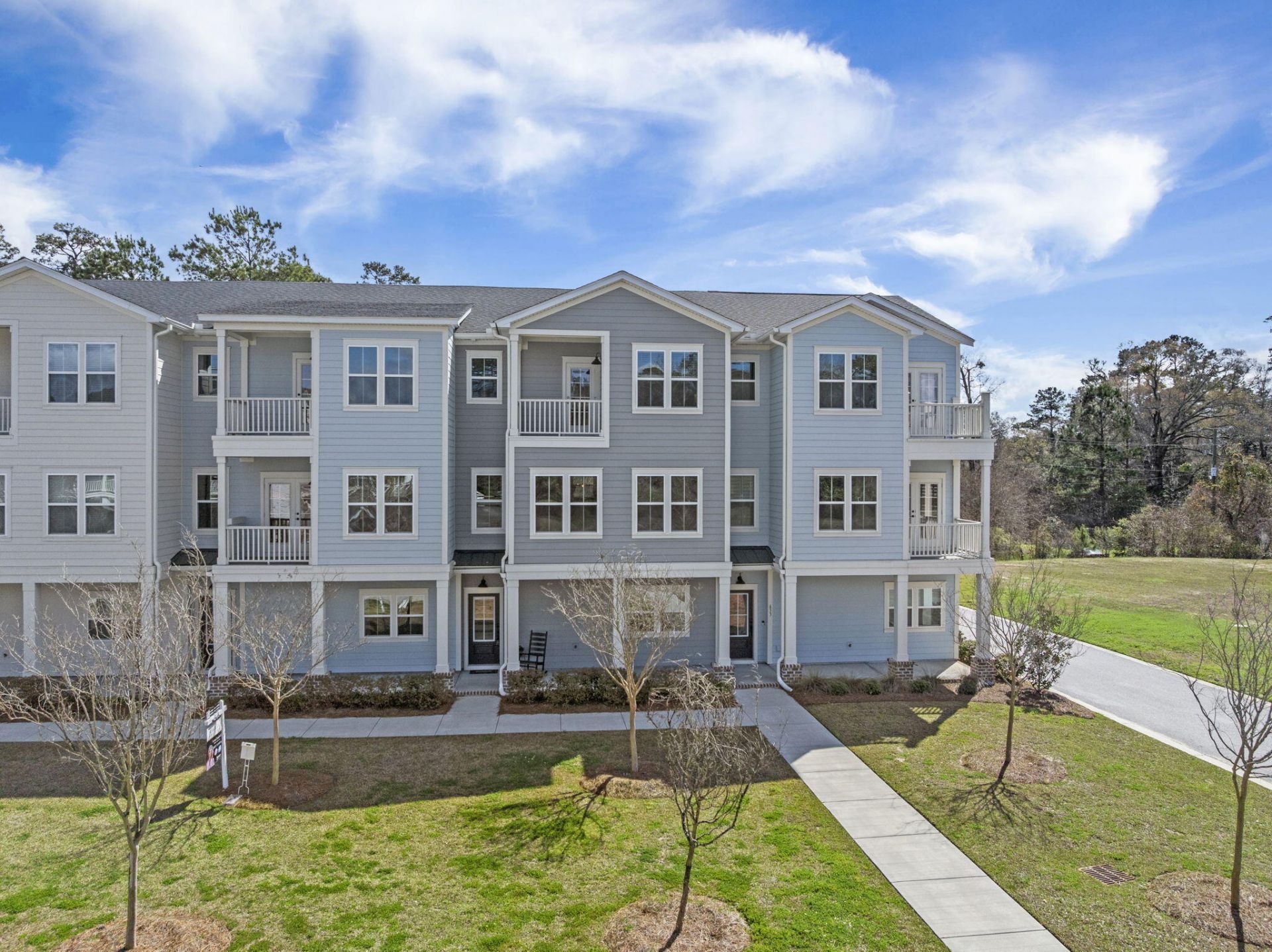 635 N Laurel Street Photo 43