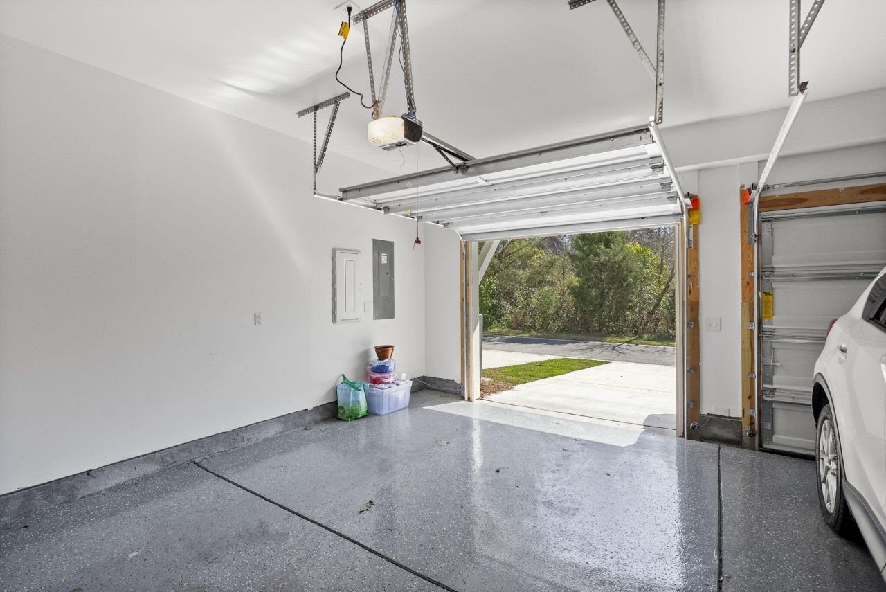 635 N Laurel Street Photo 44