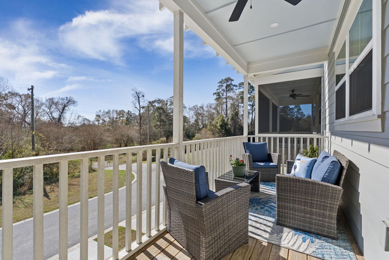 635 N Laurel Street Photo 45