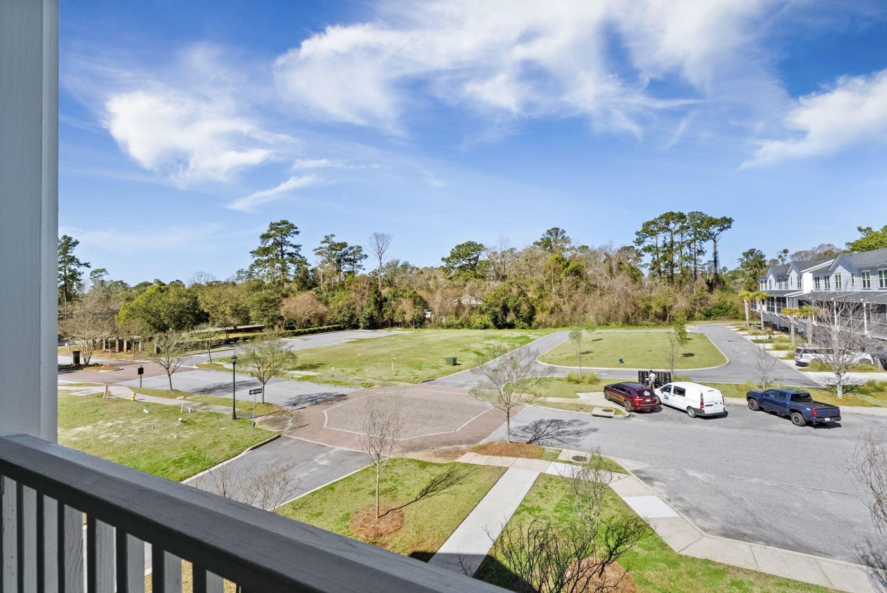 635 N Laurel Street Photo 48