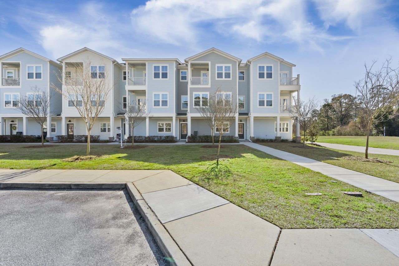 635 N Laurel Street Photo 54