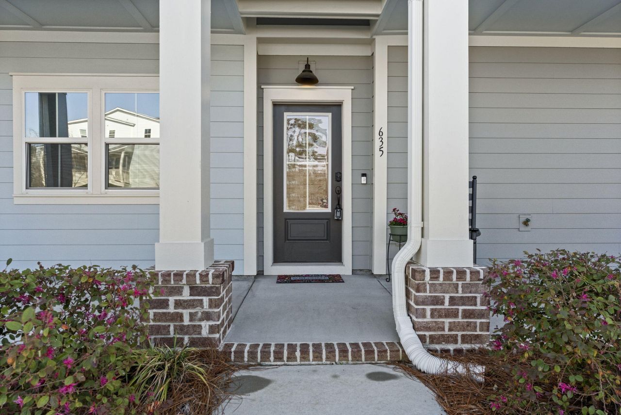 635 N Laurel Street Photo 7