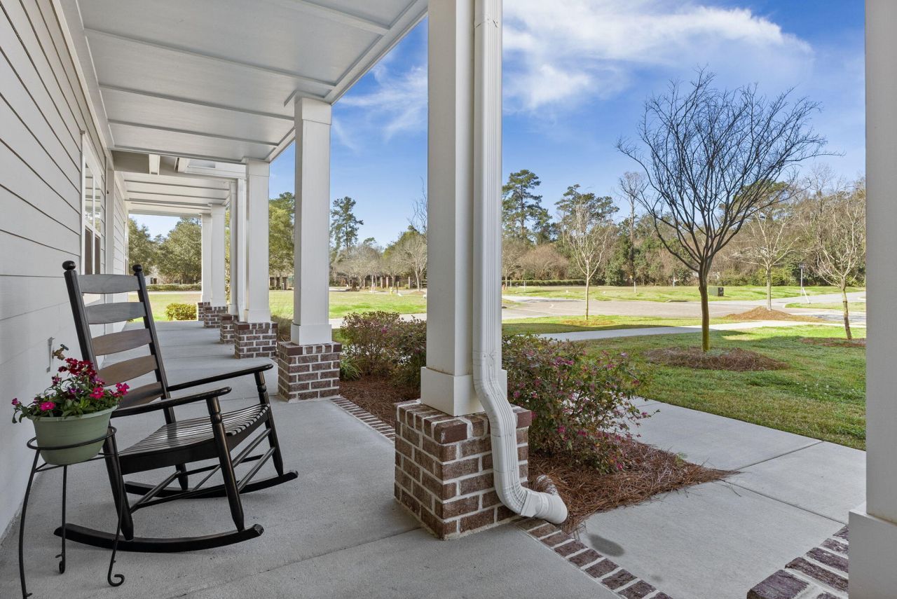 635 N Laurel Street Photo 8