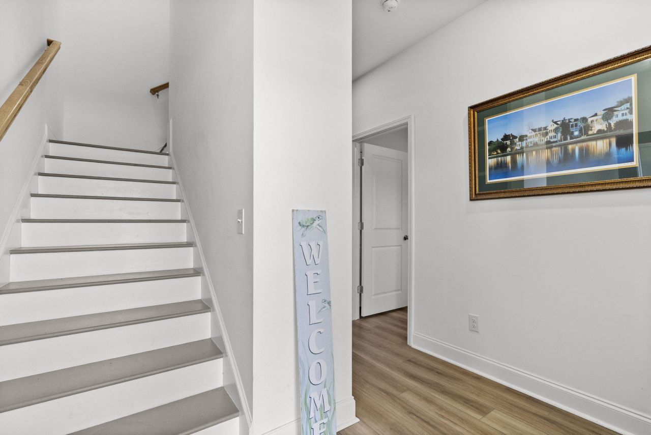 635 N Laurel Street Photo 9