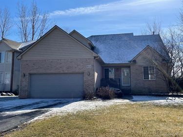 9005 Campbell Creek Drive, Commerce Twp, MI 48390
