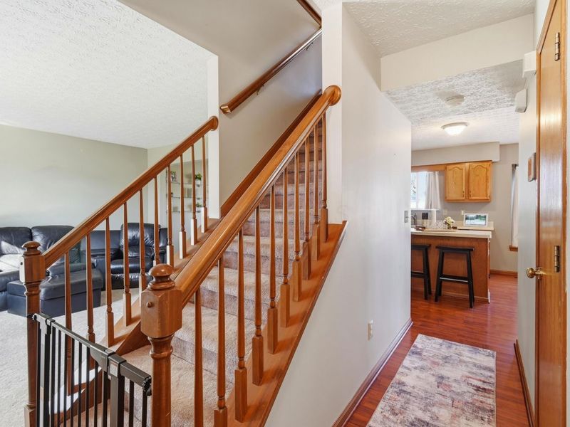 946 Lateglow Court , Newark, OH 43055 Photo 3