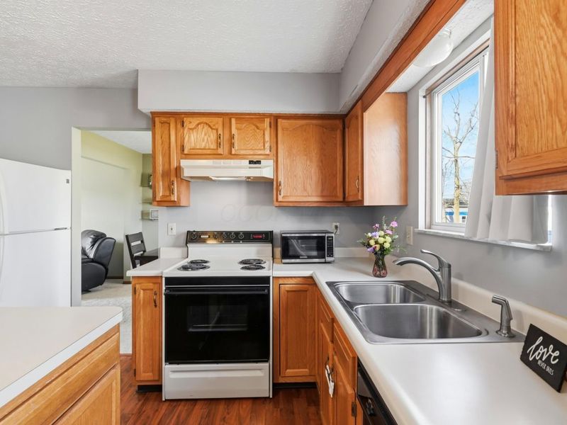 946 Lateglow Court , Newark, OH 43055 Photo 4