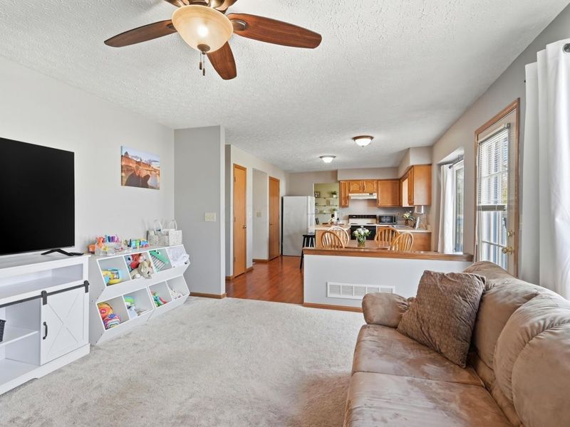 946 Lateglow Court , Newark, OH 43055 Photo 7