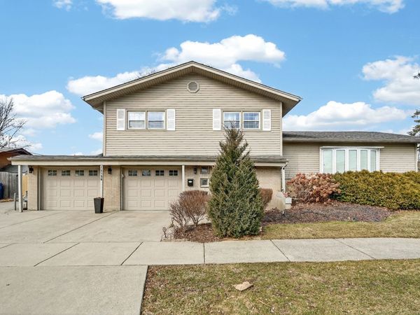 15126 Chaucer Drive, Oak Forest, IL 60452