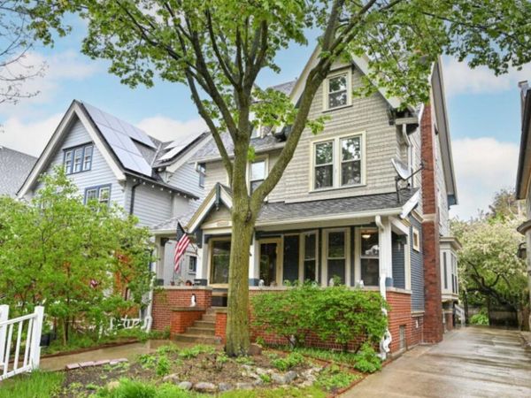 2834 N Hackett AVENUE, Milwaukee, WI 53211