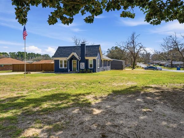 904 E College Street, Athens, TX 75751