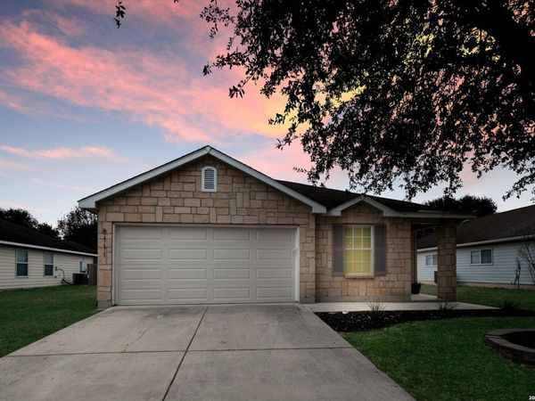 8111 Running Hollow, Selma, TX 78154