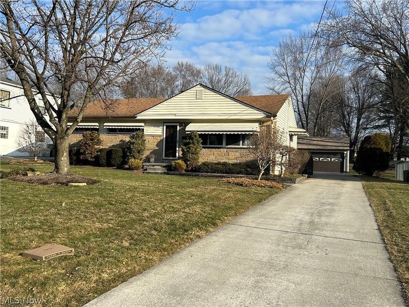 3286 S Wendover Circle, Youngstown, OH 44511 Photo 1