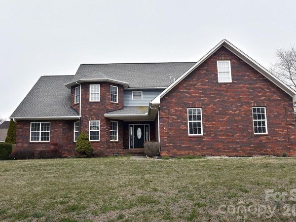 1203 Edgewater Court , Salisbury, NC 28146