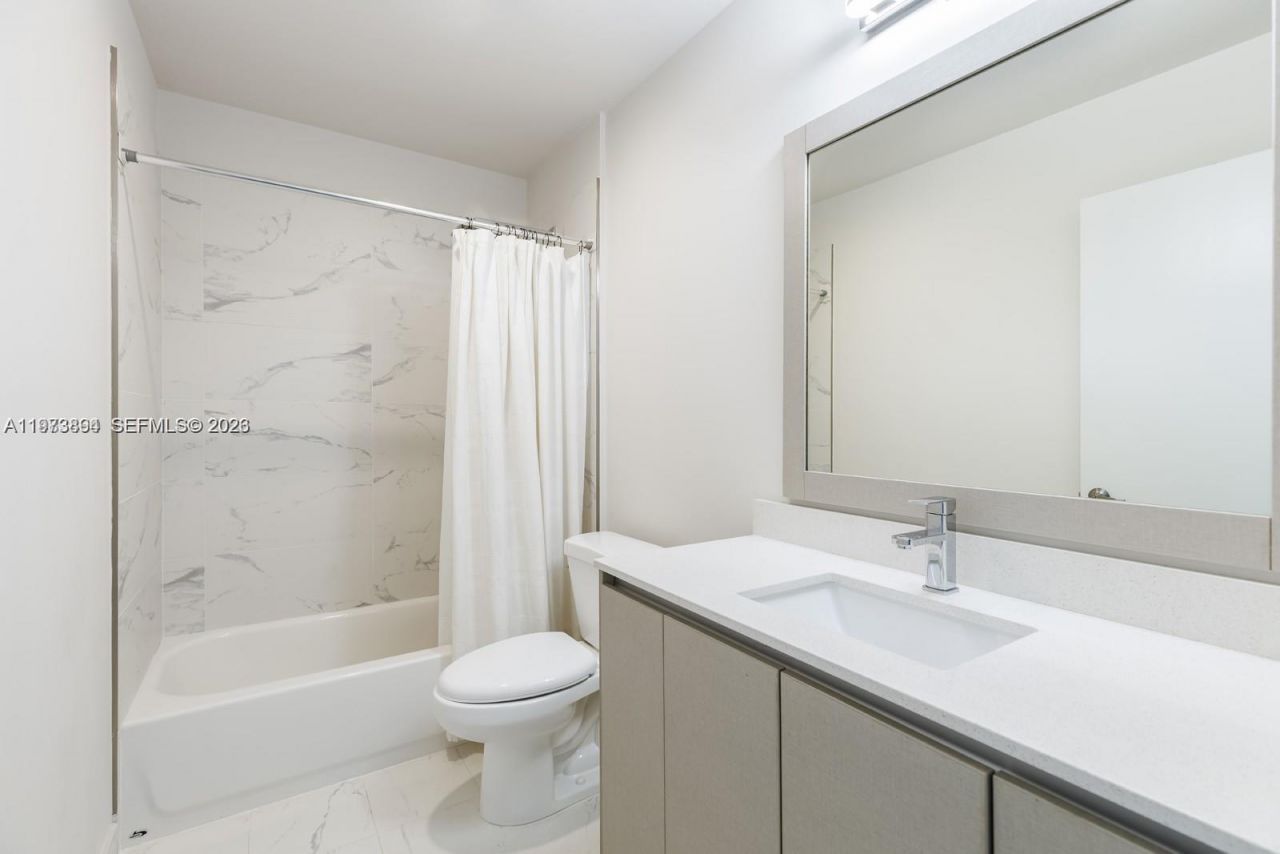 2505 NE 193rd St , Unit 4116, Miami, FL 33180 Photo