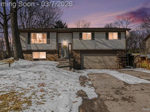 2150 Mapesbury Drive, West Bloomfield Twp, MI 48324