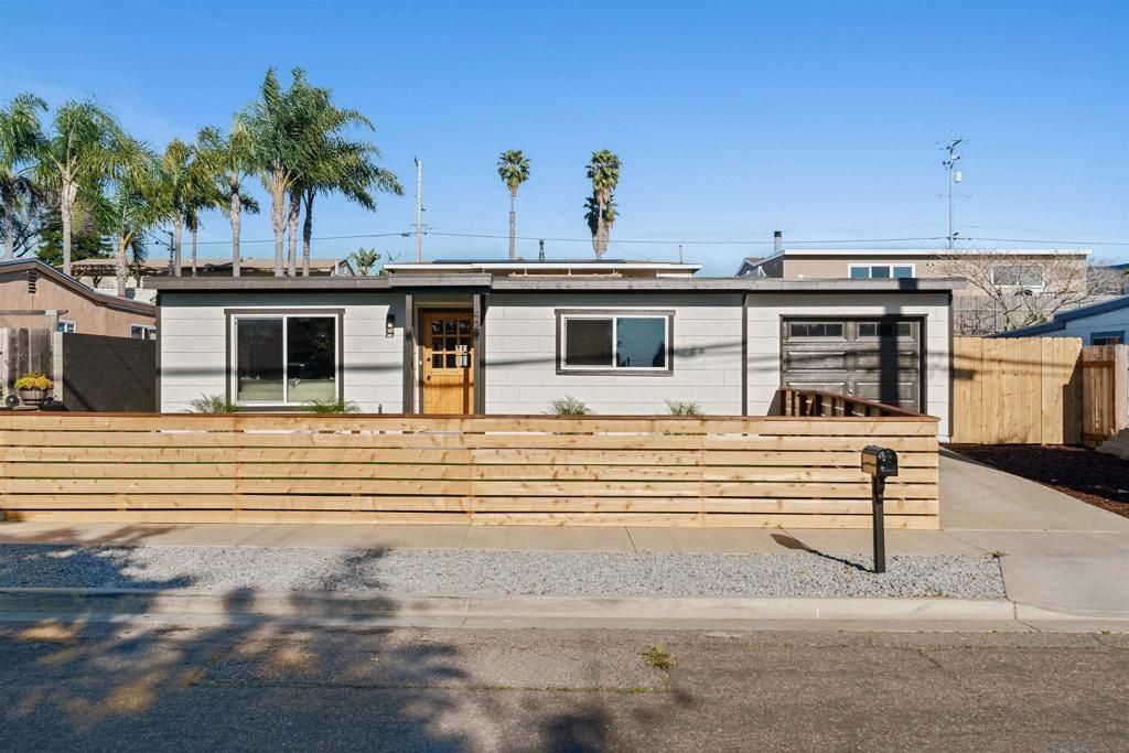1426 Santa Rosa St, Oceanside, CA 92058 Main Photo
