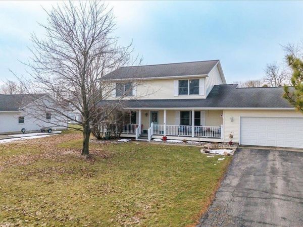 2860 Dawn , Adrian, MI 49221