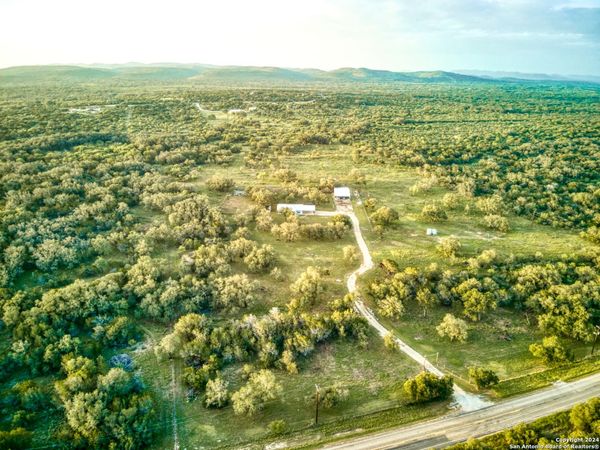 623 Fm 1796, Utopia, TX 78884