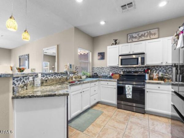 2831 E SOUTHERN Avenue, Unit 216, Mesa, AZ 85204