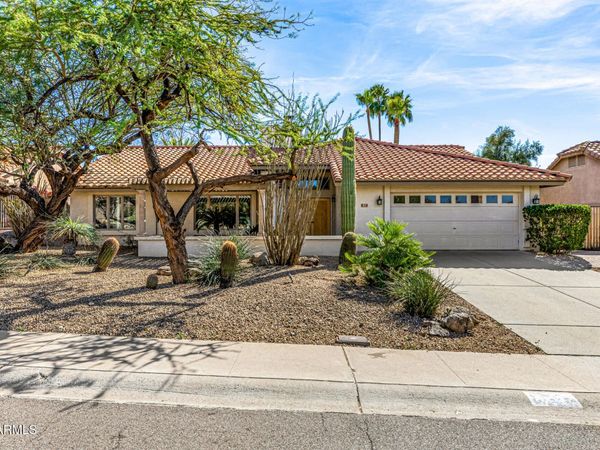 801 E ACOMA Drive, Phoenix, AZ 85022