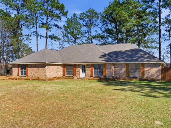 11 Twin Lakes Rd., Petal, MS 39465