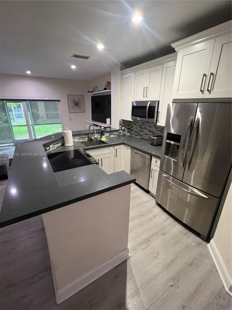 12140 SW 4th St, Pembroke Pines, FL 33025 Photo