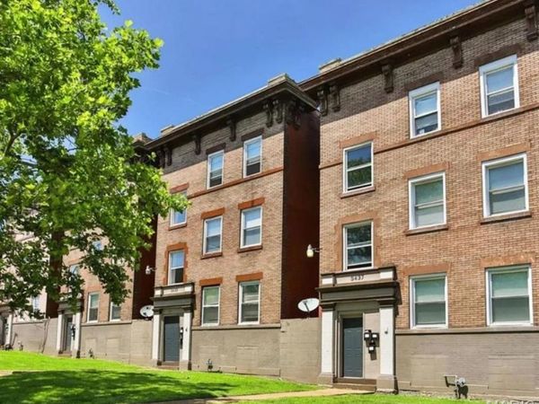 5437 Page Boulevard , St Louis, MO 63112