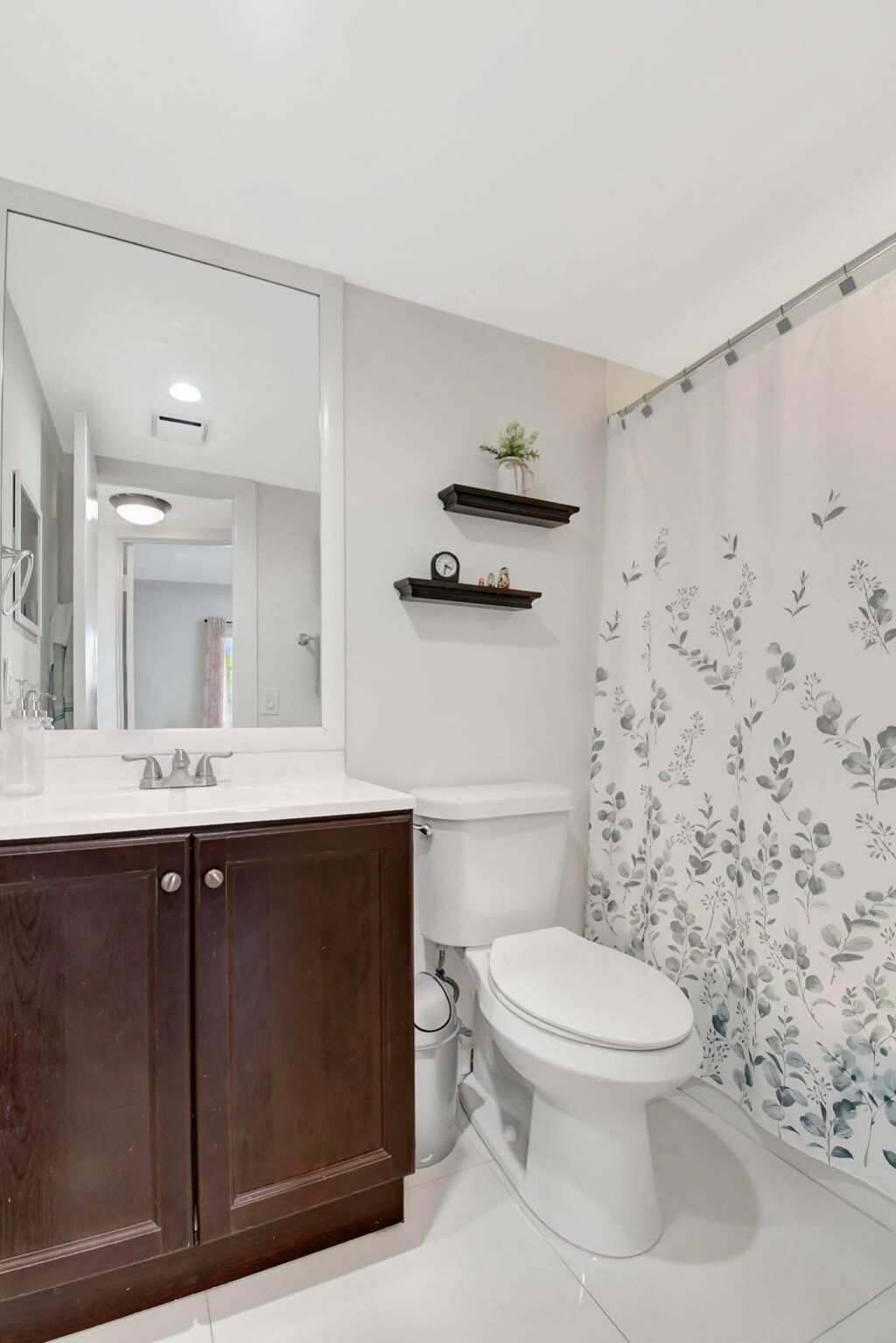 9261 Sunrise Lakes Boulevard, Unit 210, Sunrise, FL 33322 Photo