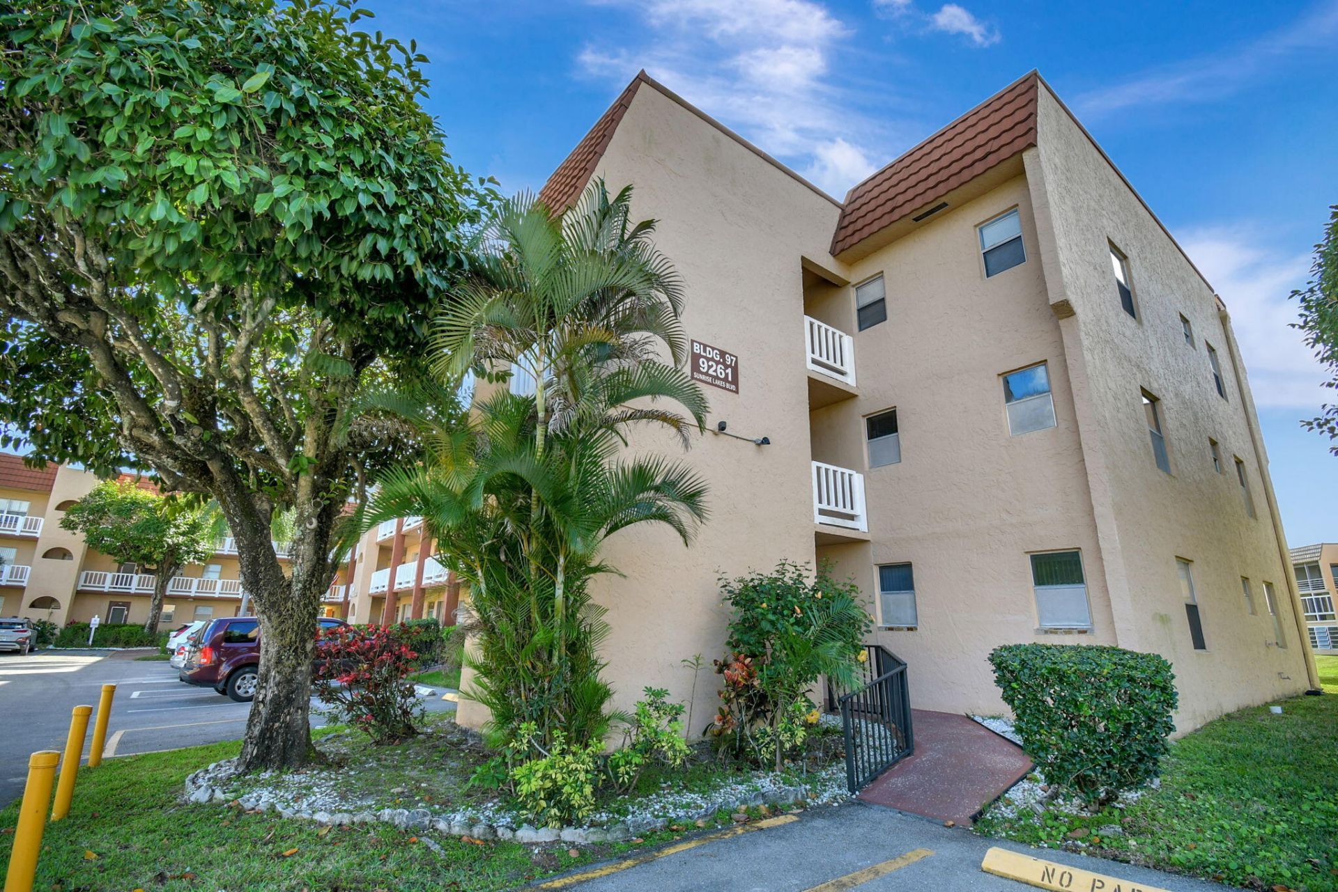 9261 Sunrise Lakes Boulevard, Unit 210, Sunrise, FL 33322 Photo