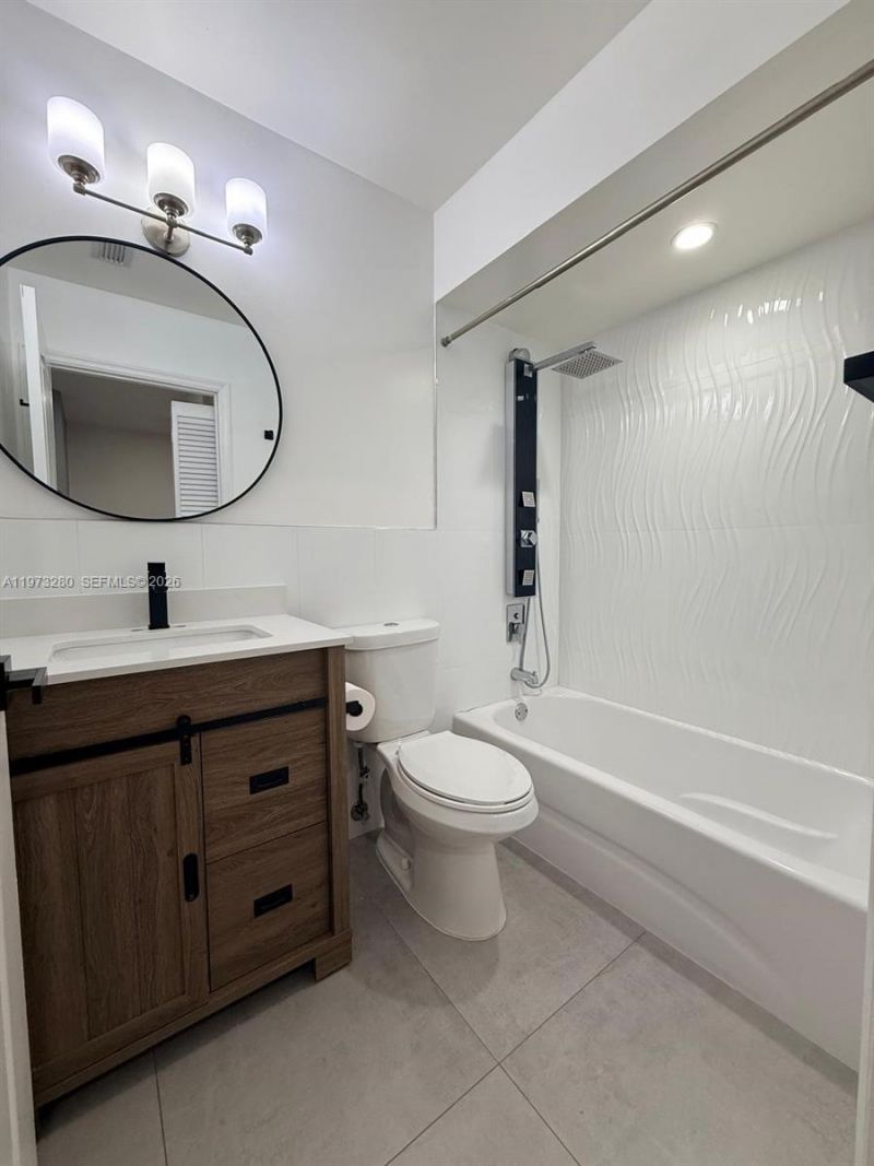 8240 NW 10th St, Unit 10, Miami, FL 33126 Photo