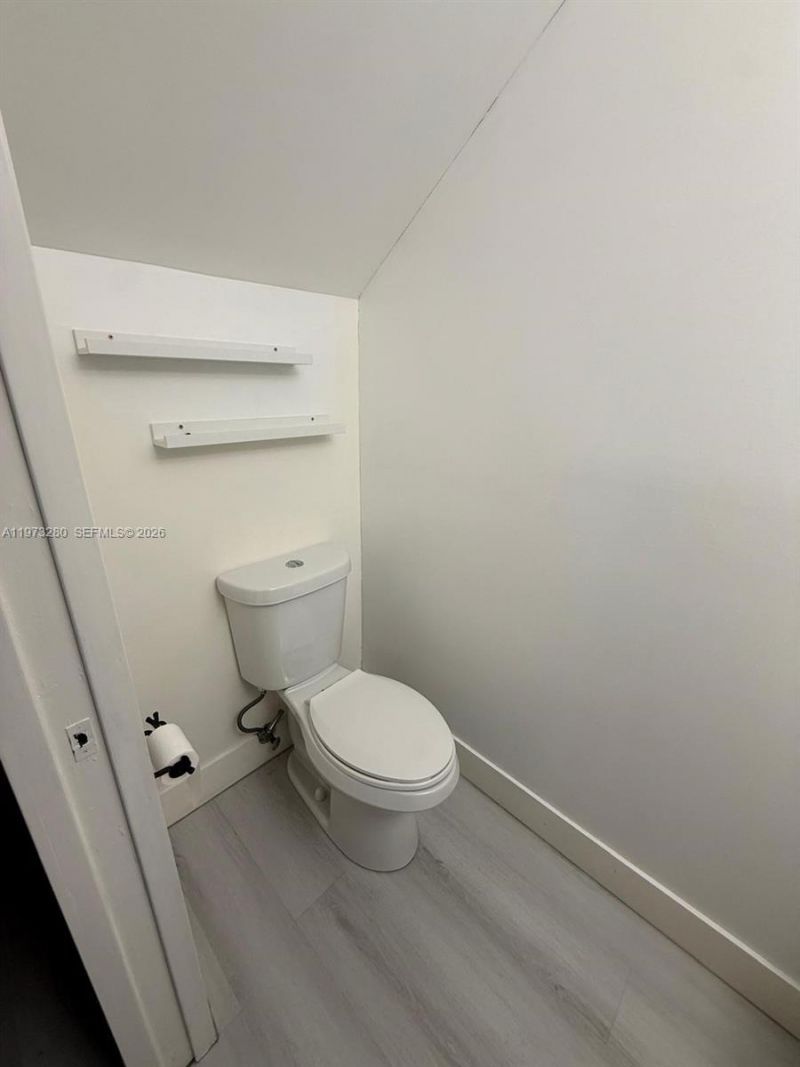 8240 NW 10th St, Unit 10, Miami, FL 33126 Photo