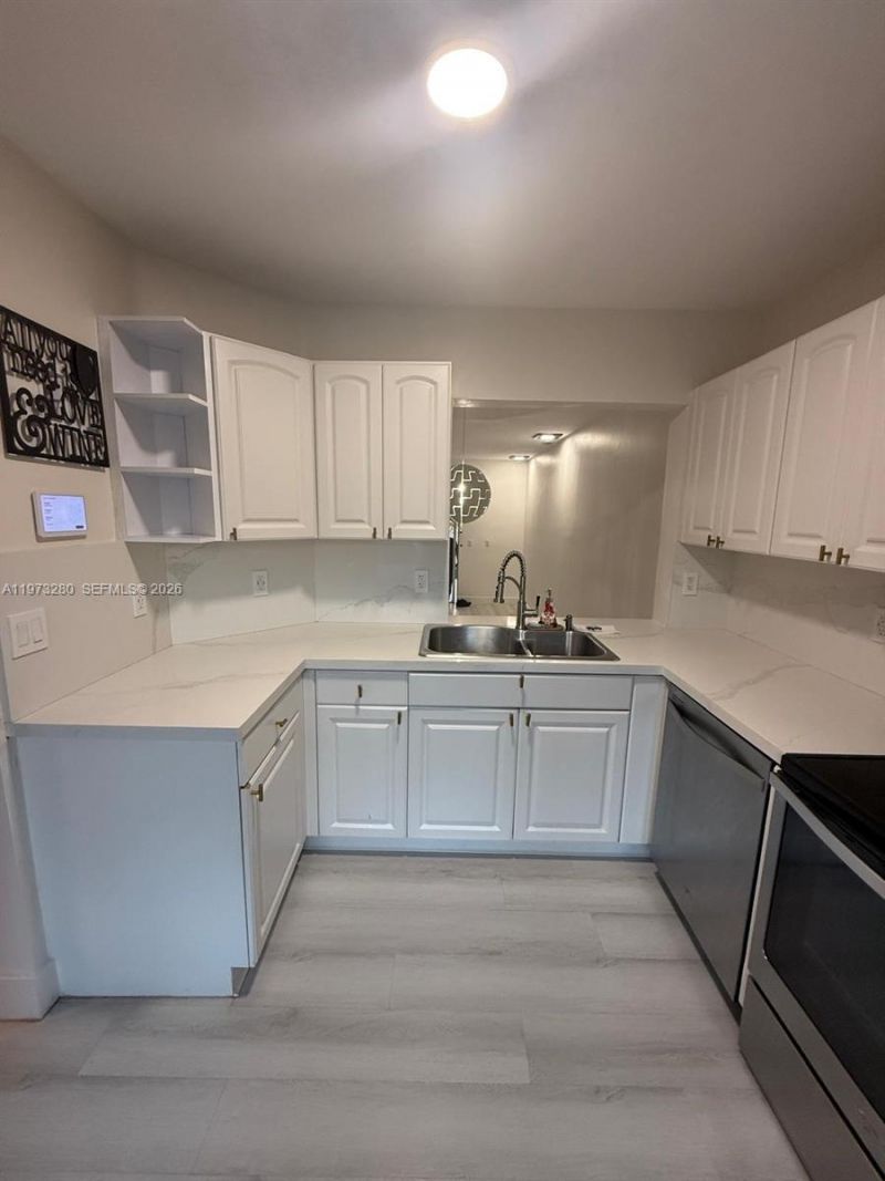 8240 NW 10th St, Unit 10, Miami, FL 33126 Photo